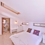 Otel Yoga House