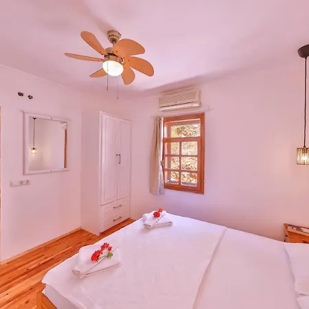 Yoga House Aparthotel 2*