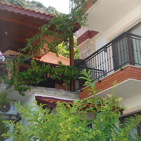 Yoga House Aparthotel 2*