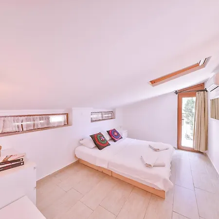 Yoga House 2*