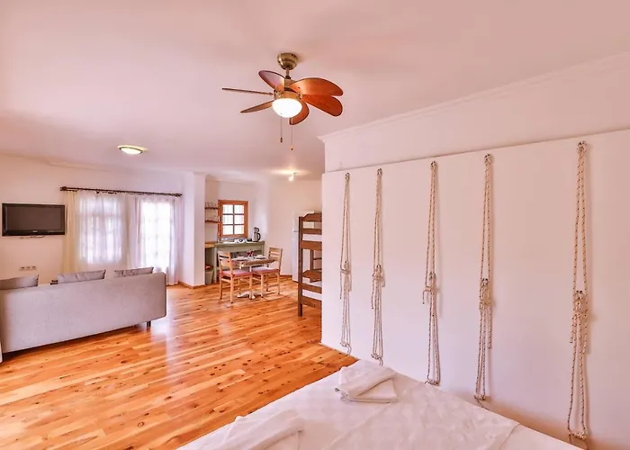 Yoga House Szálloda 2*