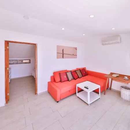 מלון Yoga House 2*